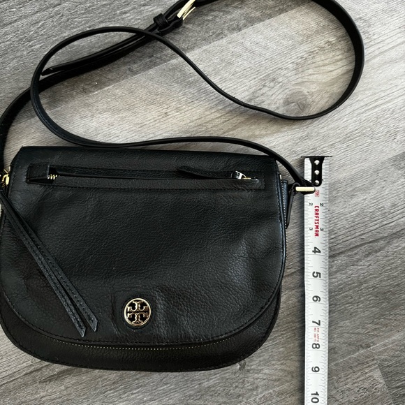 Tory Burch - Authentic Leather Crescent Crossbody Bag with Tory Dust Bag - Picture 7 of 15